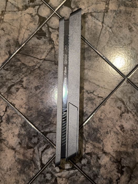 PS4 slim в добро състояние