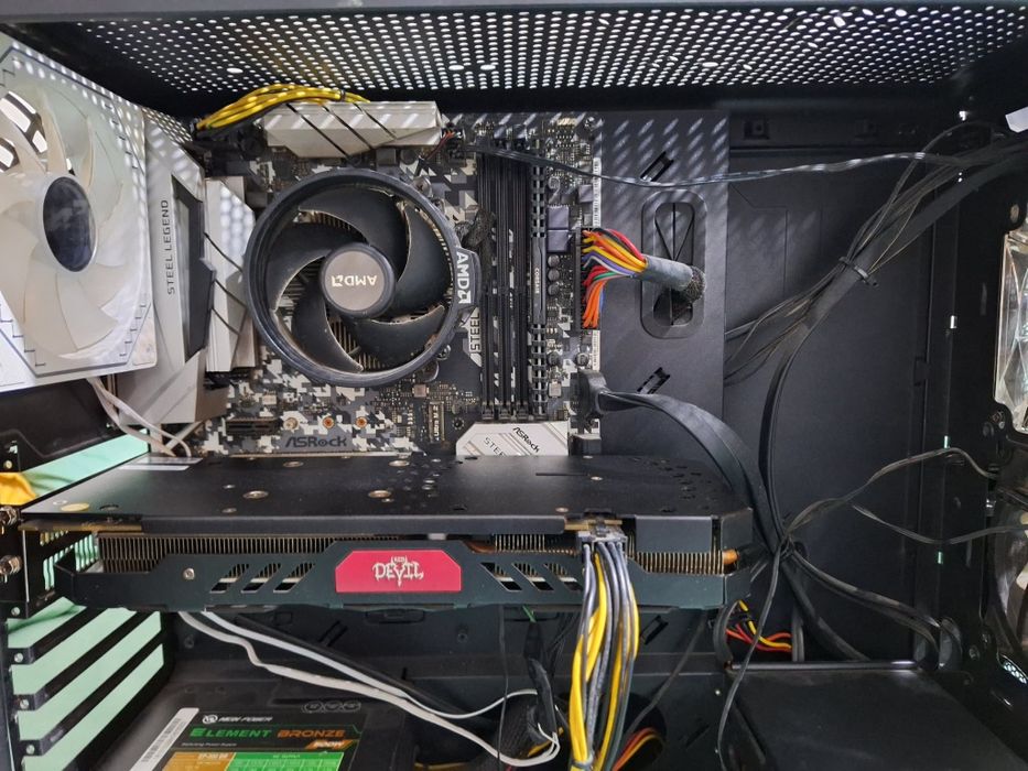 Vând pc gaming urgent