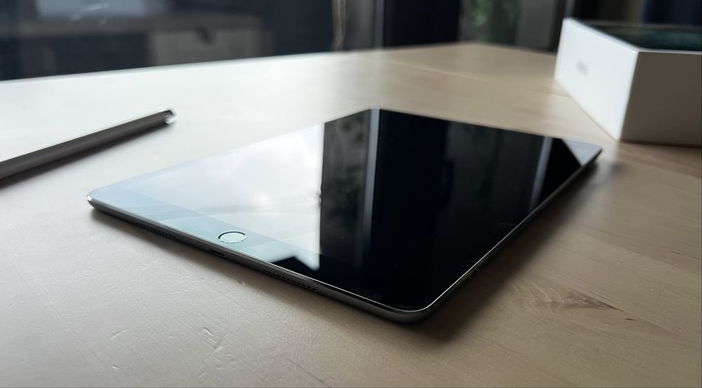Apple iPad Pro 10.5” 256GB Wi-Fi A1701 Space Gray с Apple Pencil