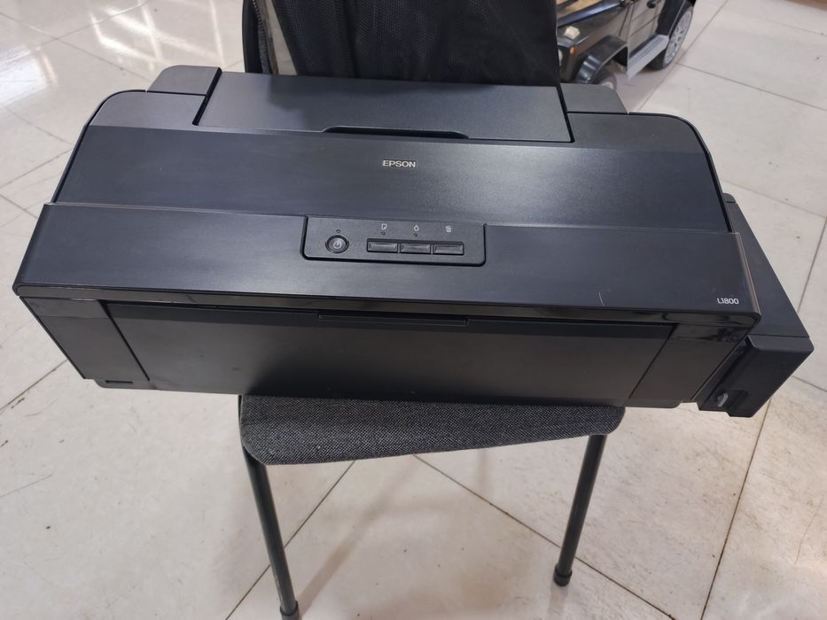 Принтер L1800 в отличном состоянии