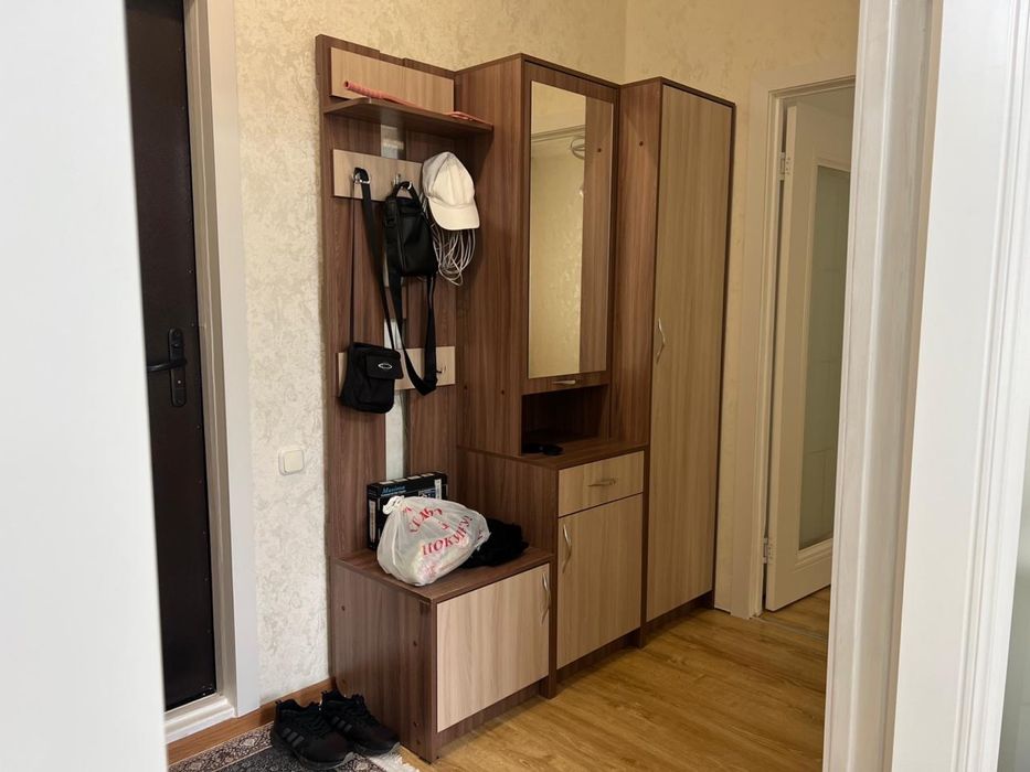 Стуль и шкаф мебель