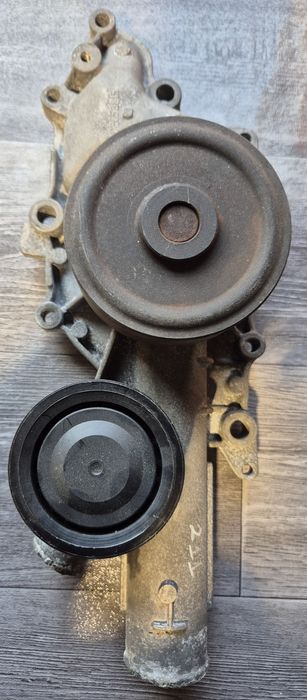 Водна помпа мерцедес 2.2 цди ,с код 646