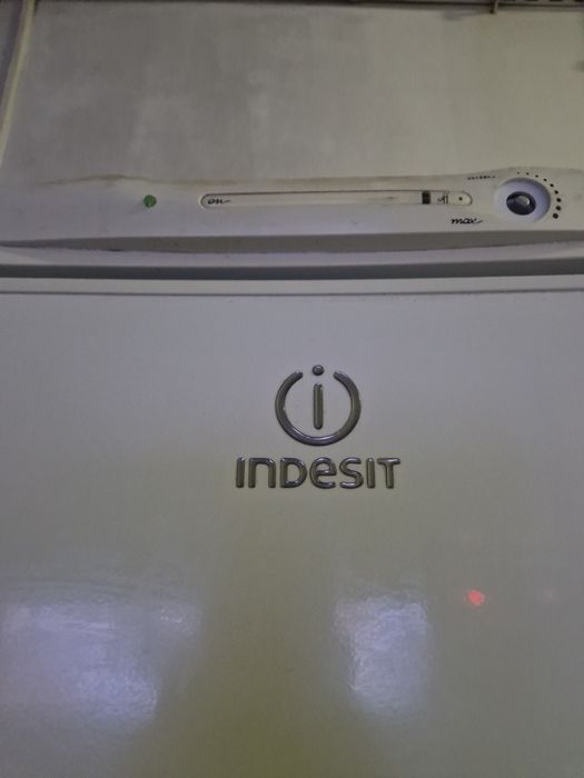 Продам холодильник Indesit