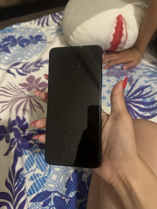 Продам хуавей телефон