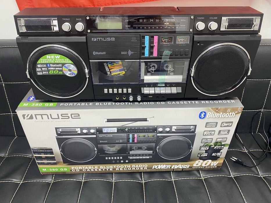 Продам новую кассетную магнитолу с CD-проигрывателем Muse - 380