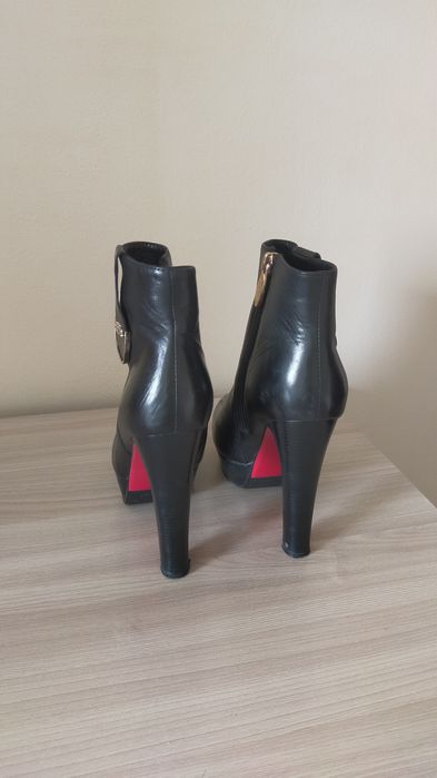 Продам кожаные ботинки