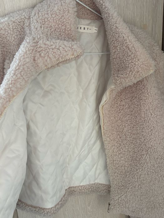 Продам курточку белую на весну