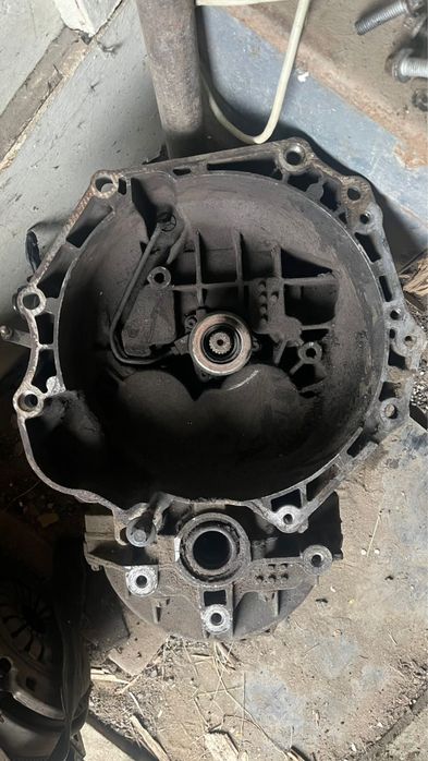 Автозапчасть (каробка механика)