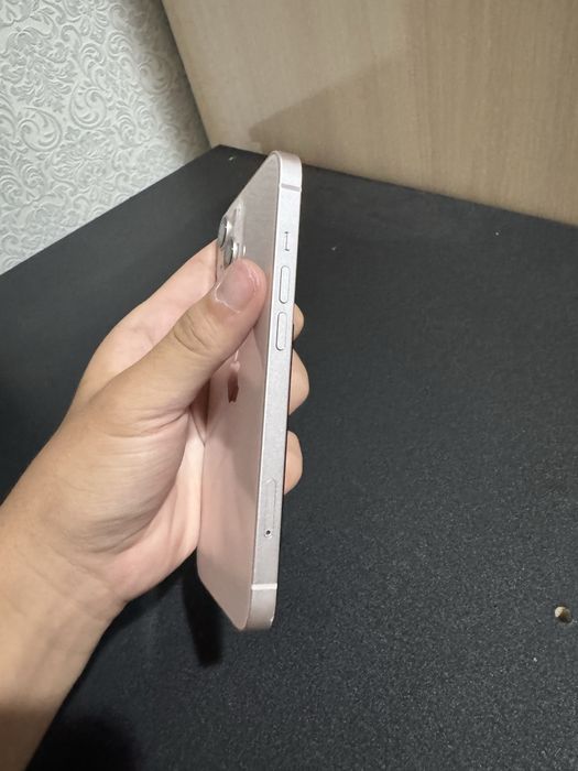 iPhone 13 розовый цвет