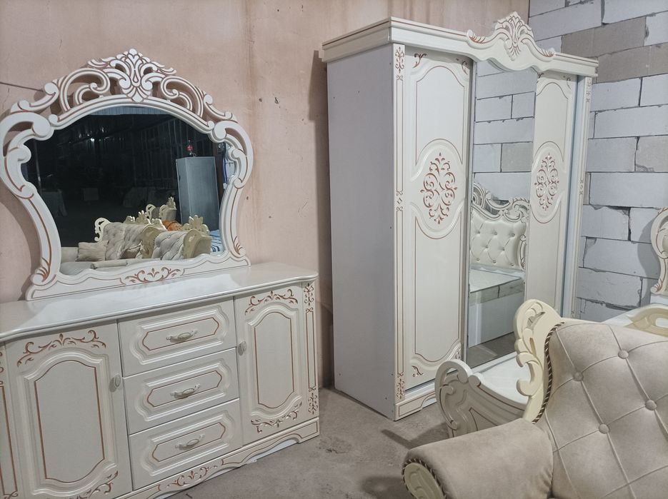 Продается спальный гарнитур