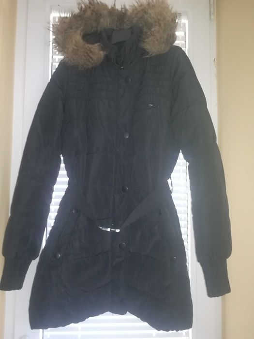 Дълго яке със сваляща качулка на Mango