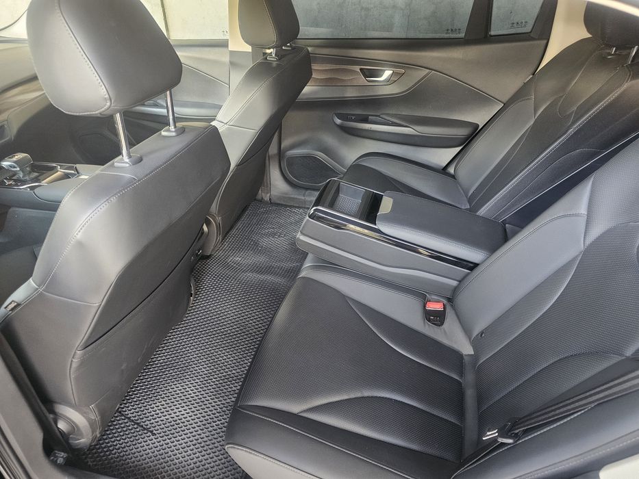 Hongqi eqm5. 2024. Хонжи