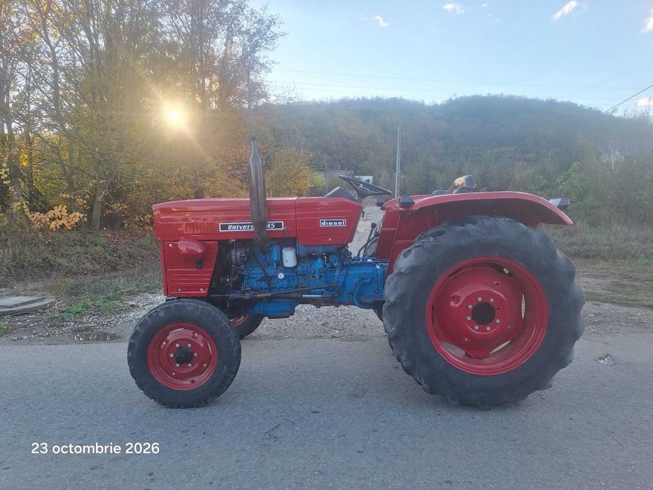 Tractor Universal 445, accept orice proba