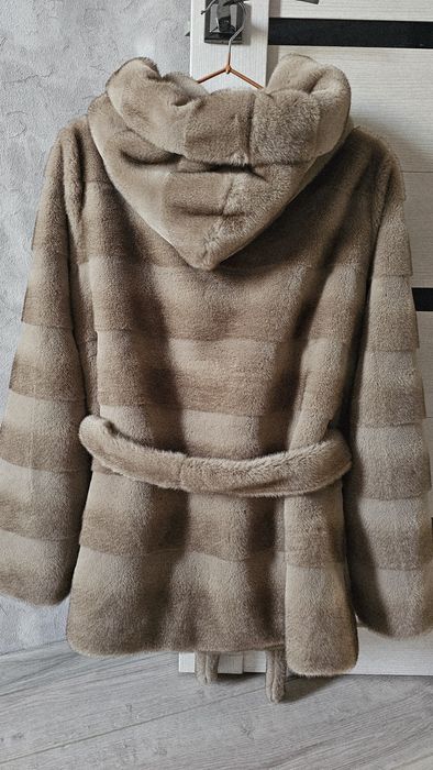 Продам женскую теплую одежду