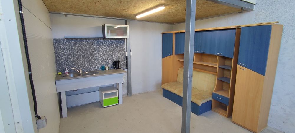 Hala 160 mp + birou + curte privată  900 mp + parcare – Acces A4