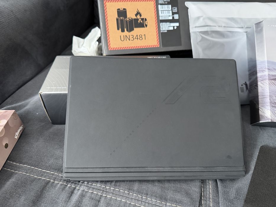Laptop Gaming Asus ROG Flow Z13 2025 Ryzen AI MAX+ 395 13,4" 2.5k Touchscreen 180Hz  32GB DDR5 Radeon 8060S 16GB  1TB SSD 77 zile power on INT