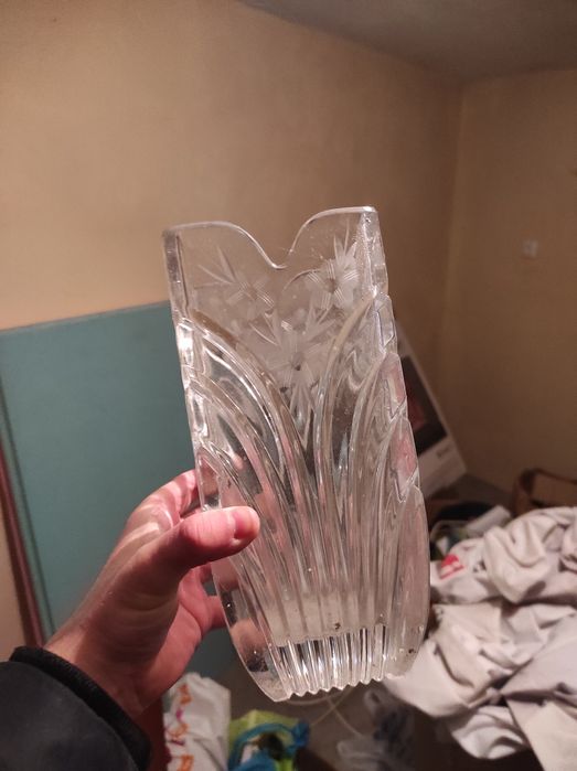 Стъклена флорална ваза