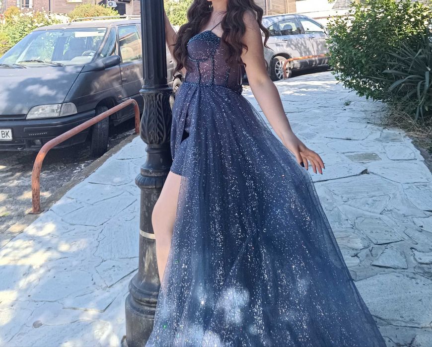 Продавам официална рокля