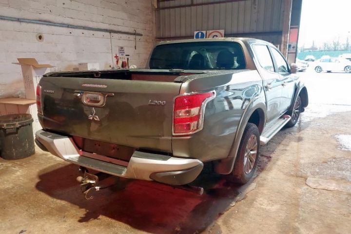 Dezmembrez Mitsubishi L200 5 [2015 - 2020] Pickup 2.4 D AT (181 hp)