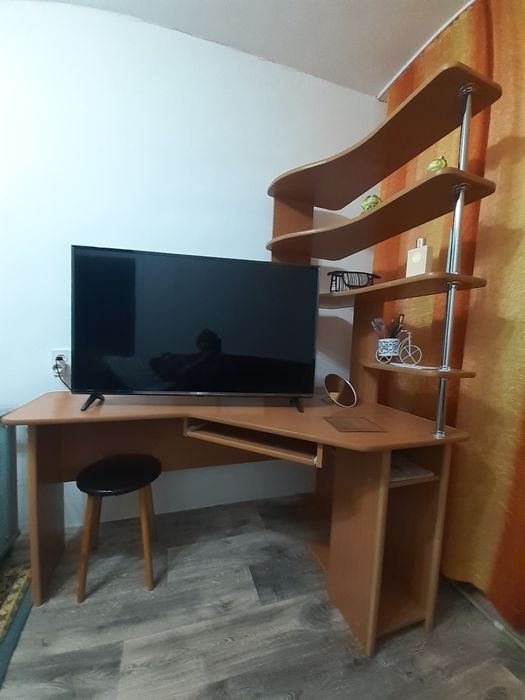 Продам стол компьютерный