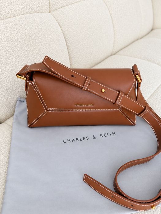 Сумка Charles & Keith Nasrin Geometric Shoulder Bag, оригинал, пыльник