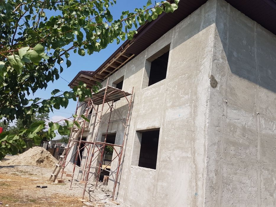 Tencuiala mecanizata cu material tradițional