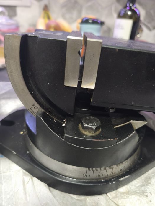 Menghină profesională KNUTH