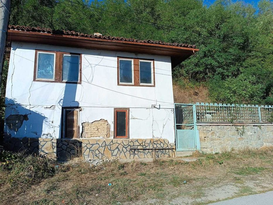 Продава се Къща в с. Беброво, Област Велико Търново - 40 кв.м за 230 €/кв.м - Снимка #1