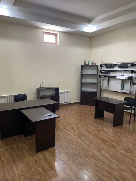 Arendaga o’zimiki  140 kv metr 2 etaj sanuzel 3 hona bo’lingan