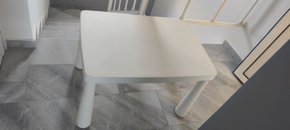 Детска пластмасова маса и столчета  Mammut Ikea