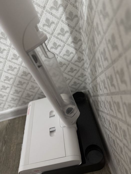 Продам моющий вертикальный пылесос