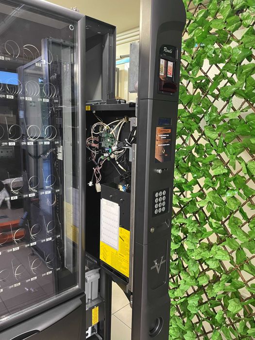 Хладилна машина за храни и напитки Zanussi Rondo