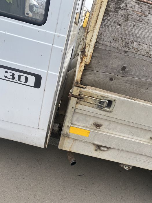 Dezmembrez nissan trade 3.0