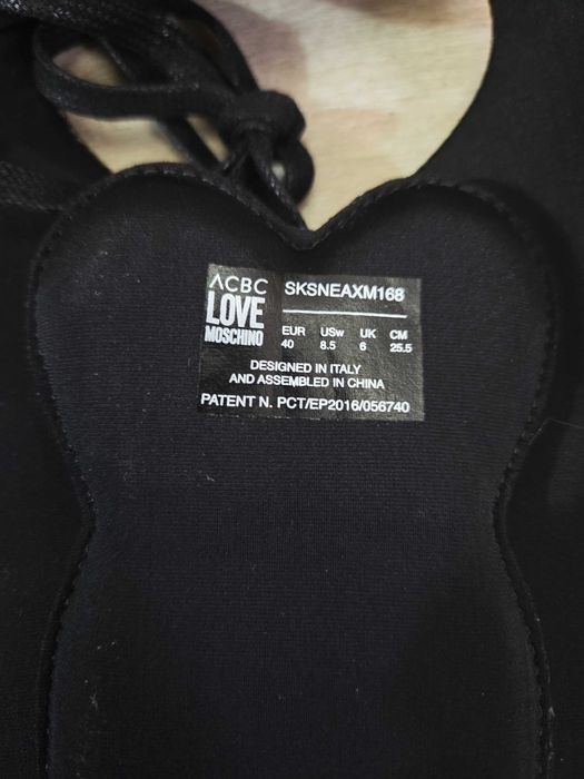 Sneakers Love Moschino