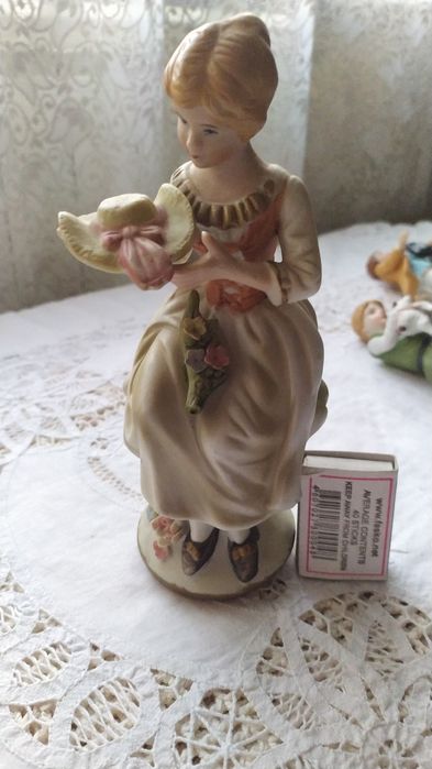 Статуэтки фарфор