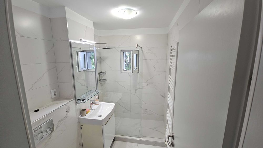 Inchiriez apartament cu 4 camere si 2 bai, situat pe strada Viilor, in cartierul Zorilor, intr-o zona foarte bine pozitionata a Clujului.