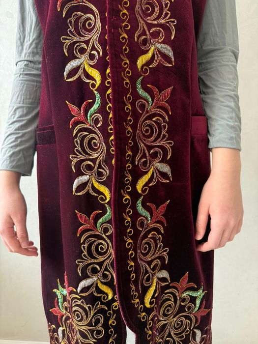 Продам камзол бордовый