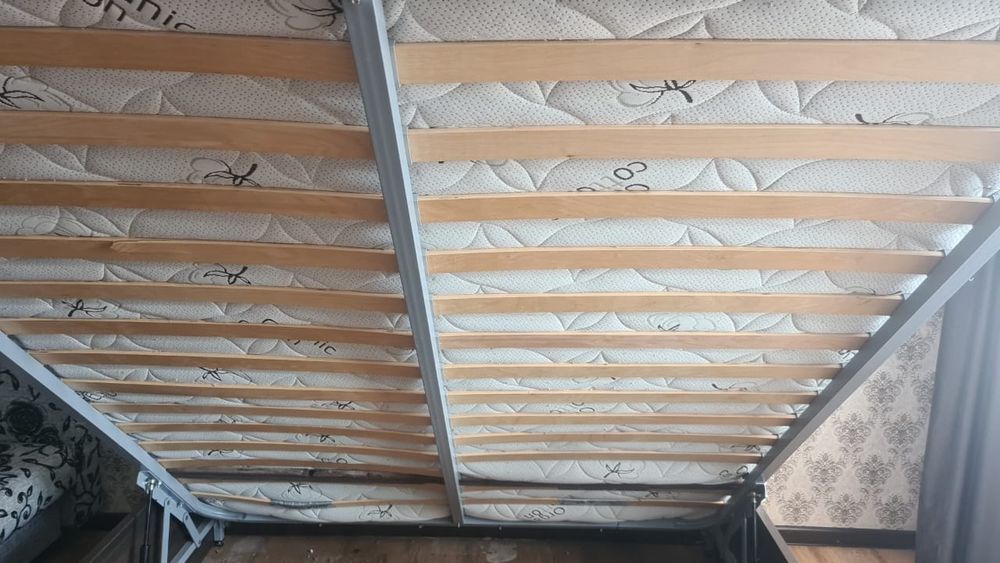 Продам кровать, шифонер, прихожку