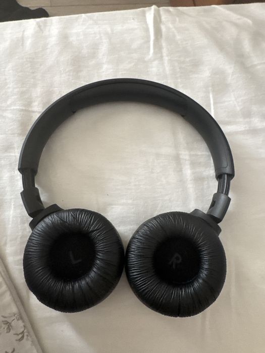 Продам наушники JBL