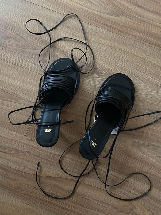 Сандали на токчета от естествена кожа Zara