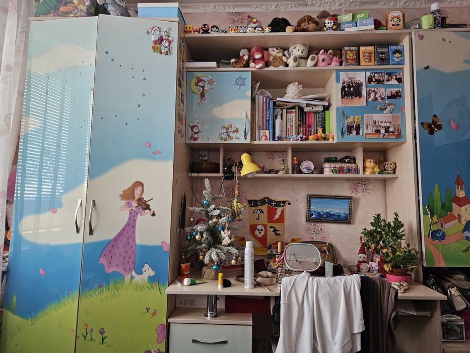 Отдам шкаф в комнату для девочки