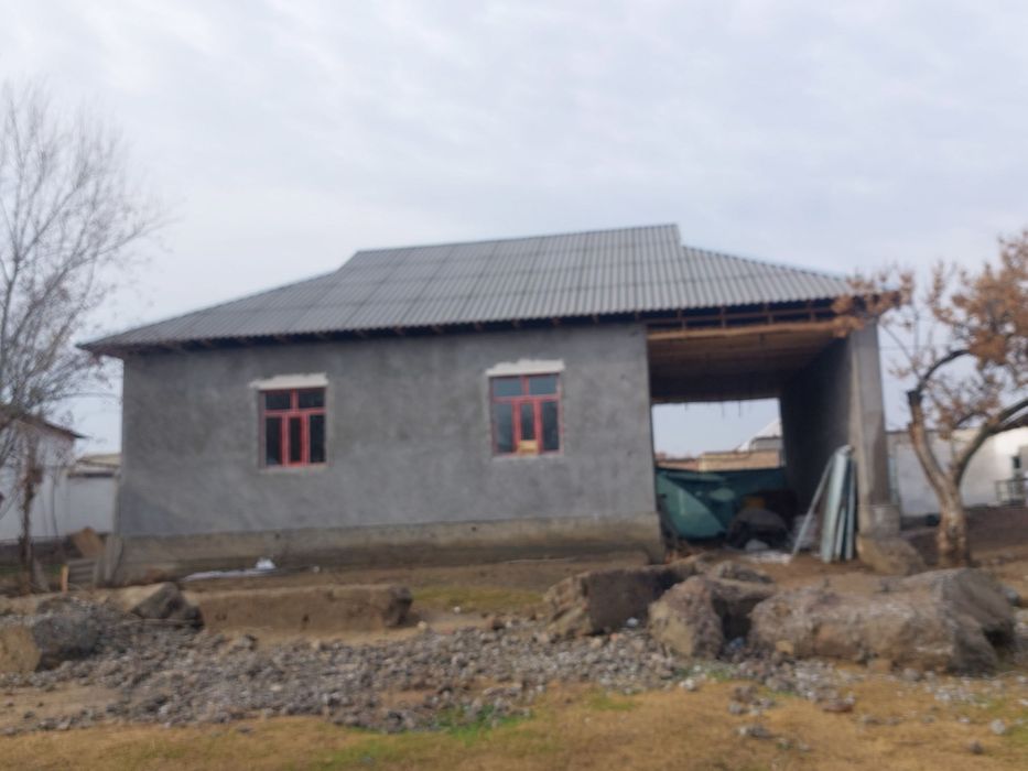 Sirdaryo viloyati Guliston shaxrida uy sotiladi