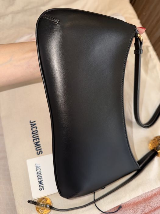 JACQUEMUS Le Bisou Perle leather shoulder bag  Оригинална Чанта