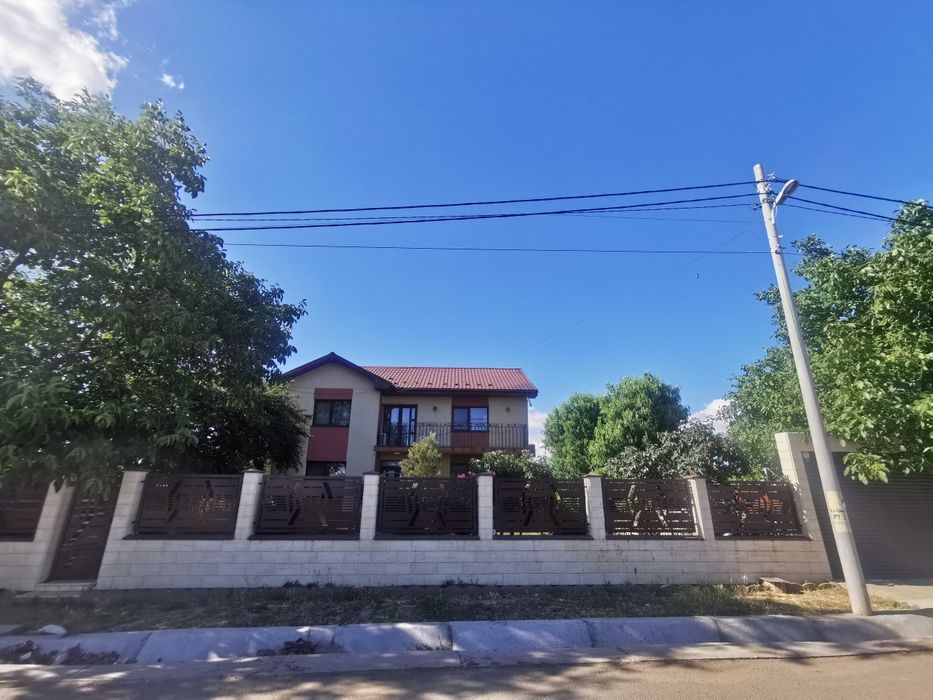 Casa cu etaj ,teren 1120mp,full utilitati, intravilan, HALA