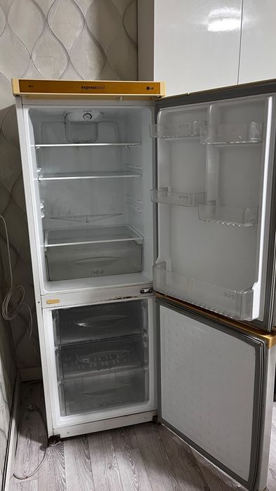 Продается холодильник б/у LG