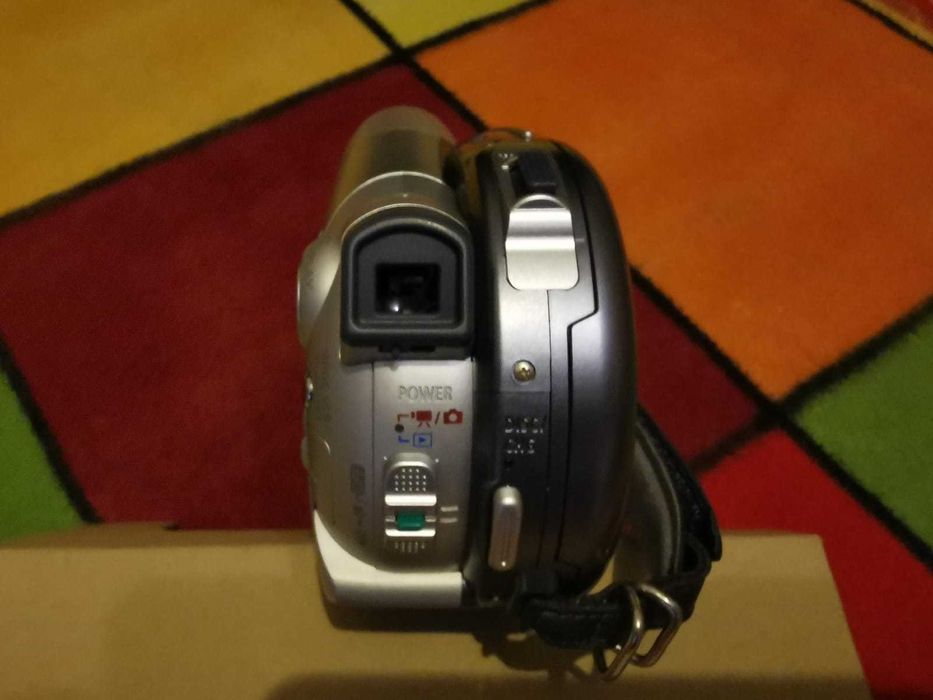 Видеокамера Canon DC100