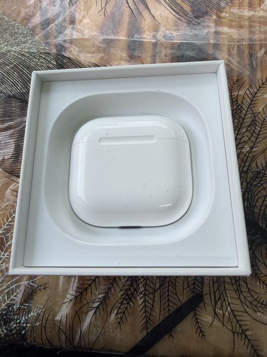 AirPods 4, noi folosite doar de probă