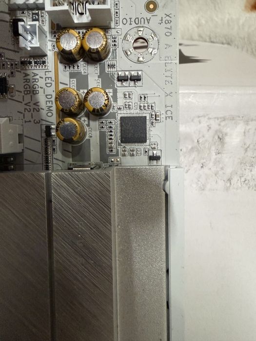 Gigabyte X870EAorus Elite X3D Ice (белая)