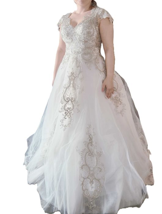 Rochie de mireasa aplicatii argintii