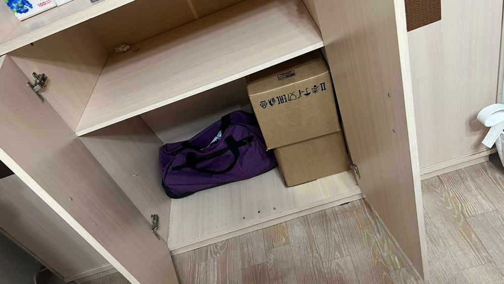 Продам шифоньер .